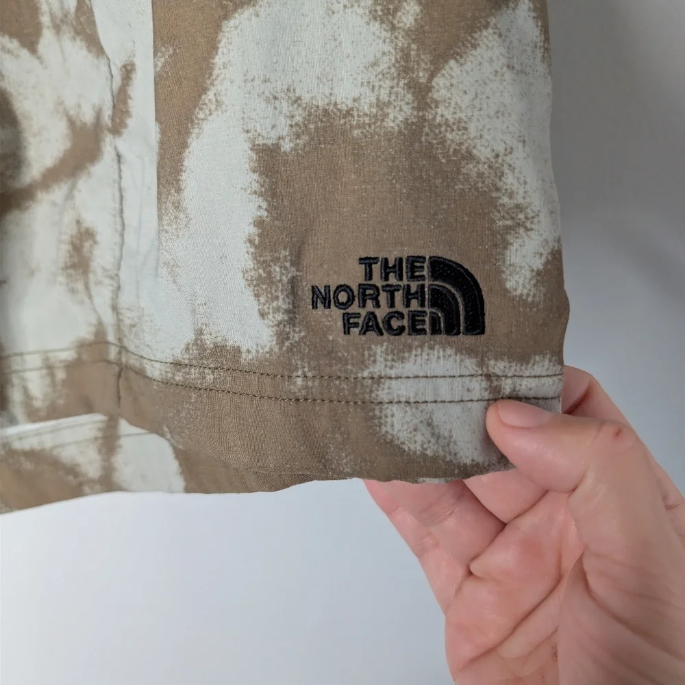 The North Face Men's Belted Nylon Cargo Shorts - Picture 5 of 7